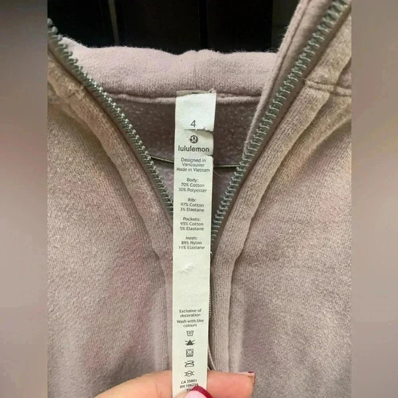 Lululemon on Woman’s Jacket size 4 - Picture 5 of 10